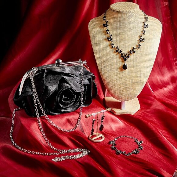 Stylish Floral Clutch Set with Adjustable Straps & Elegant Jewelry Ensemble - Picture 4 of 6